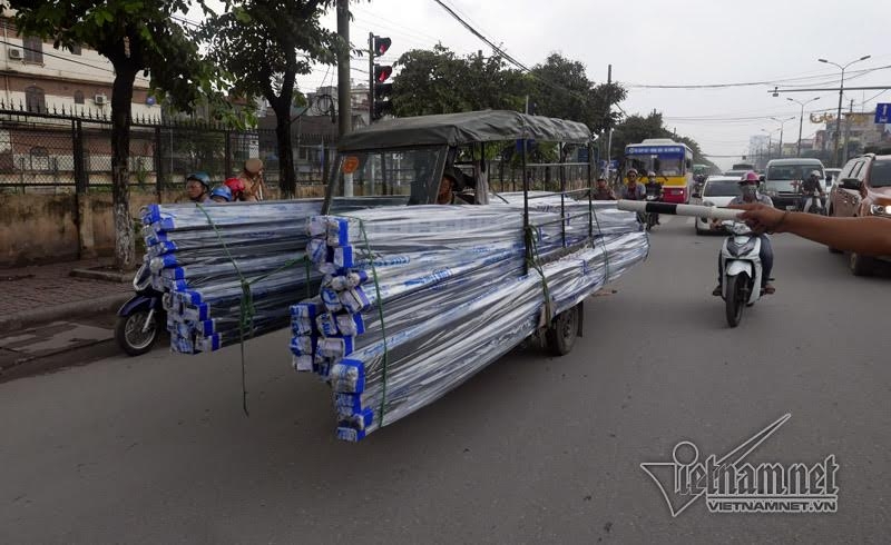 xe chở cồng kềnh, xe chờ tôn, xe thần chết, hung thần đường phố, tai nạn thương tâm, bé trai bị tôn cứa cổ