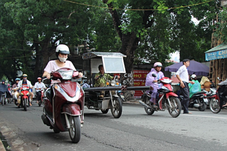 xe chở cồng kềnh, xe chờ tôn, xe thần chết, hung thần đường phố, tai nạn thương tâm, bé trai bị tôn cứa cổ