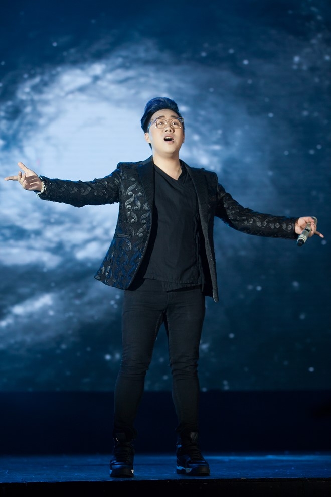 Isaac hoang hot khi bi nguoi ham mo loi keo hinh anh 10