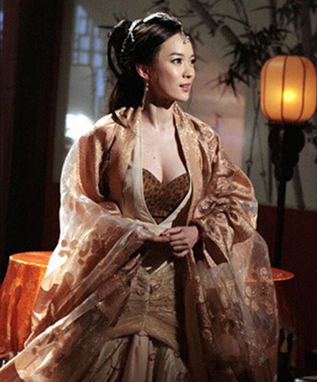 my-nhan-co-trang-dua-nhau-khoe-vong-mot-tren-man-anh-11
