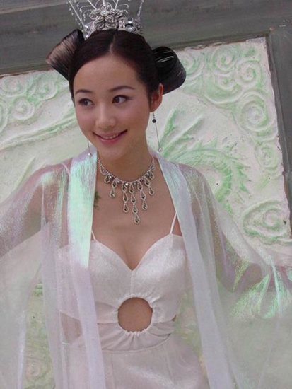 my-nhan-co-trang-khoe-vong-mot-tren-man-anh-3