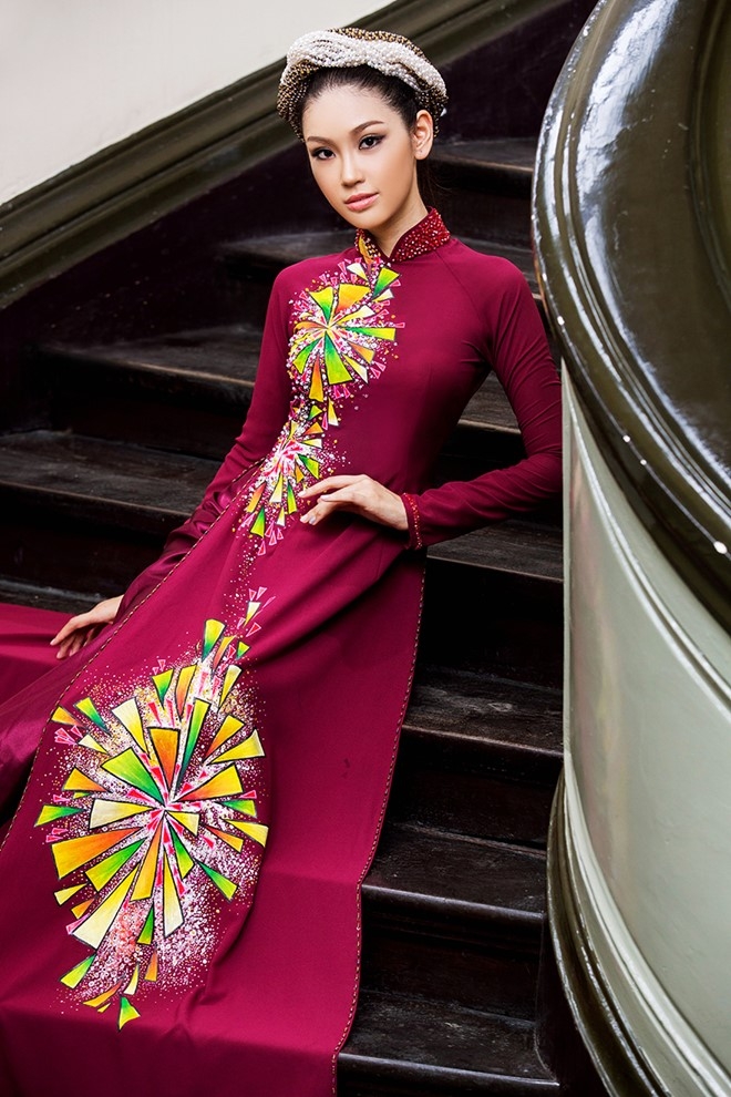 Ban gai Truong Nam Thanh lam mau ao dai doi hinh anh 2