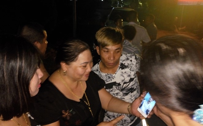 Nguoi dan thuc dem cho xem mat nghi pham gay tham an hinh anh 9
