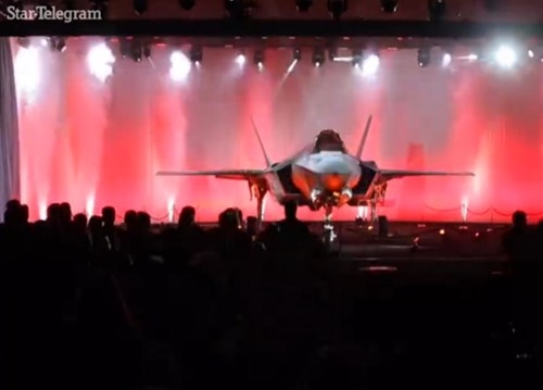 [ẢNH] Nhật Bản tiếp nhận siêu tiêm kích F-35 đầu tiên - Ảnh 1.