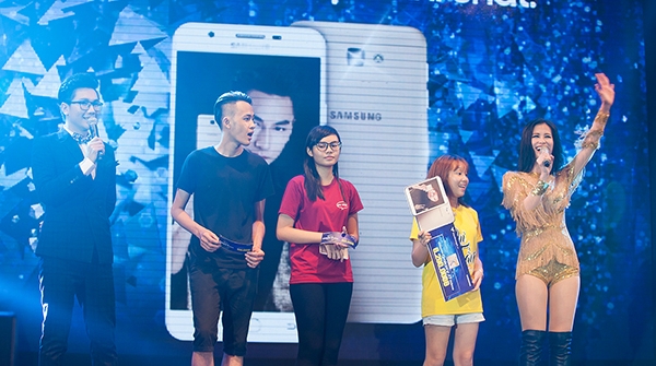 thu-minh-dong-nhi-mac-sexy-nhay-tung-bung-4