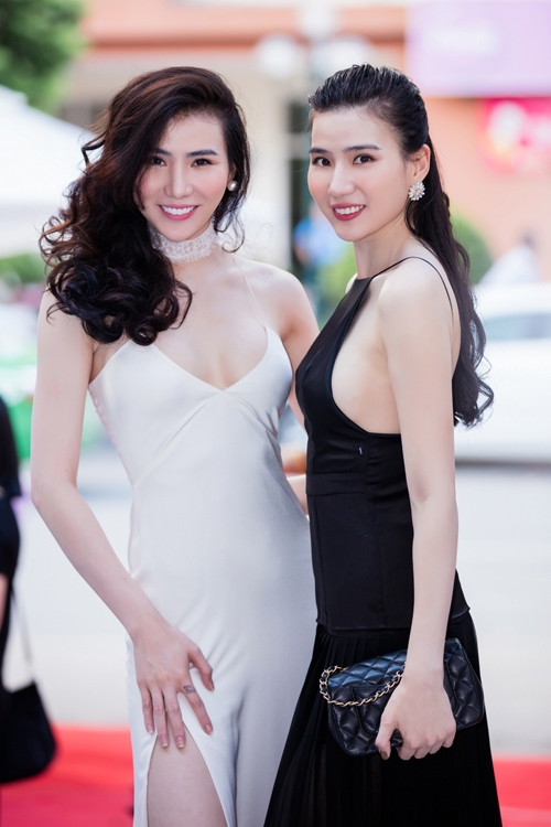 4-cap-chi-em-song-sinh-dinh-dam-cua-showbiz-viet-1