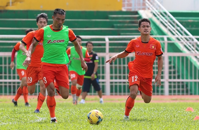 Công Vinh và đồng đội nhồi thể lực chuẩn bị cho AFF Cup - ảnh thể thao