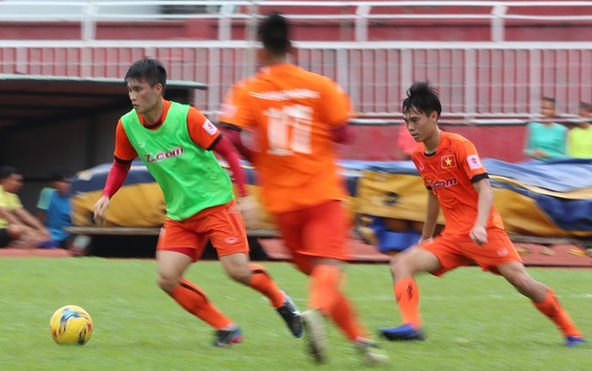 Công Vinh và đồng đội nhồi thể lực chuẩn bị cho AFF Cup - ảnh thể thao