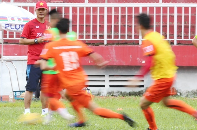 Công Vinh và đồng đội nhồi thể lực chuẩn bị cho AFF Cup - ảnh thể thao