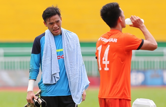 Công Vinh và đồng đội nhồi thể lực chuẩn bị cho AFF Cup - ảnh thể thao