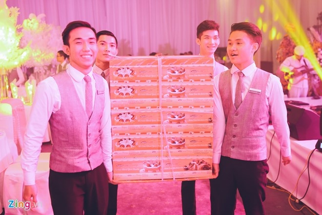 Dam Vinh Hung moi 700 nguoi o showbiz toi sinh nhat hinh anh 6