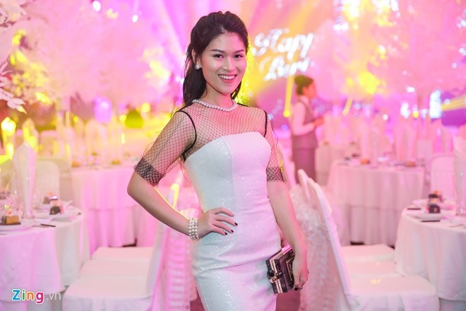 Dam Vinh Hung moi 700 nguoi o showbiz toi sinh nhat hinh anh 10