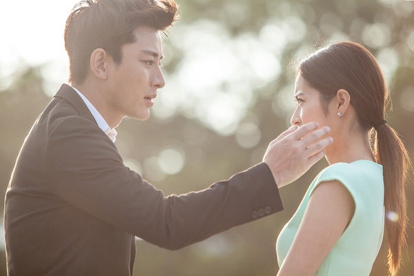 Dâng bạn gái cho sếp vì muốn được thăng chức Dâng bạn gái cho sếp vì muốn được thăng chức