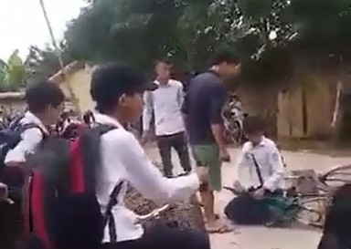 Nam sinh lop 8 tu tu sau khi bi danh, lam nhuc truoc ban be hinh anh 2