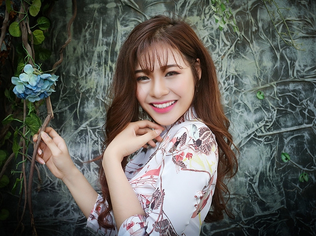 Và một bộ ảnh khác của Thơ với chủ đề áo dài.
