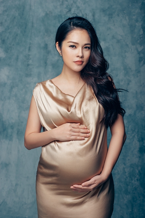 duong-cm-lynh-khoe-bung-bau-truoc-ngay-sinh-con-9