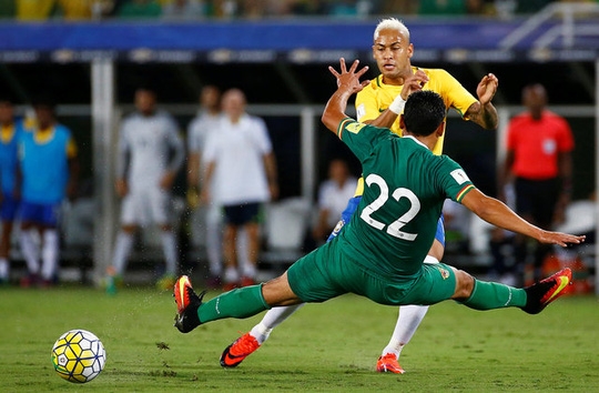 Neymar có một trận đấu tuyệt vời trước khi rời sân vì chấn thương