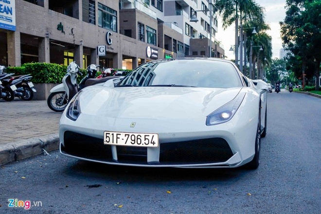 Tho Viet tu son trang sieu xe Ferrari 488 GTB gia 15 ty dong hinh anh 2