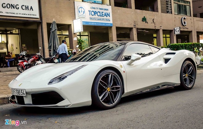 Tho Viet tu son trang sieu xe Ferrari 488 GTB gia 15 ty dong hinh anh 3