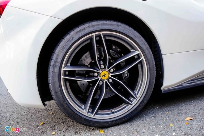 Tho Viet tu son trang sieu xe Ferrari 488 GTB gia 15 ty dong hinh anh 4