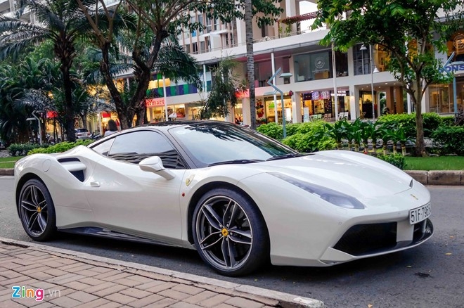Tho Viet tu son trang sieu xe Ferrari 488 GTB gia 15 ty dong hinh anh 5