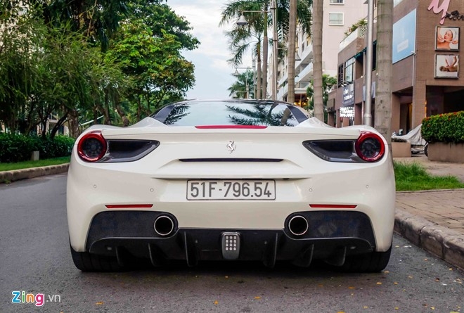 Tho Viet tu son trang sieu xe Ferrari 488 GTB gia 15 ty dong hinh anh 6