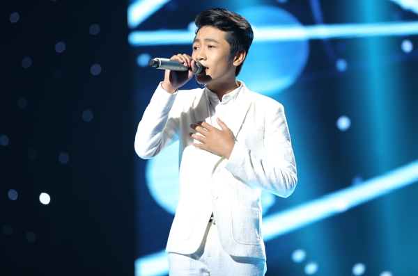 dong-nhi-chong-cam-say-sua-xem-hoc-tro-cung-bieu-dien-9