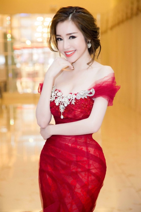 khong can bikini cung it nguoi vuot duoc nguc “khung” cua elly tran hinh anh 6
