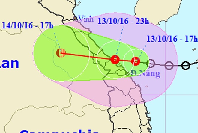 Ap thap nhiet doi gay mua lon, lu quet o mien Trung hinh anh 1
