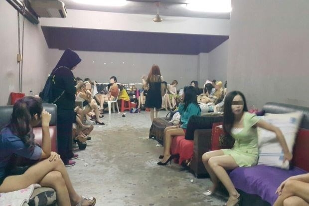 Cảnh sát Malaysia giải cứu 41 phụ nữ nước ngoài khỏi động mại dâm trá hình (Ảnh: Thestar)