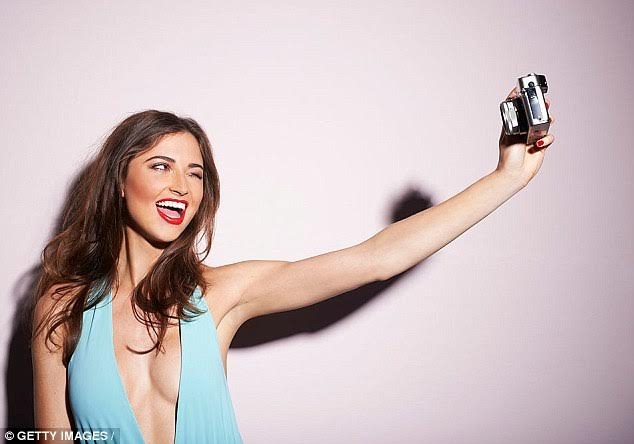 chụp ảnh tự sướng, cô đơn, selfie, bệnh tâm thần, tự ti, ngoại hình, xu hướng, giới trẻ