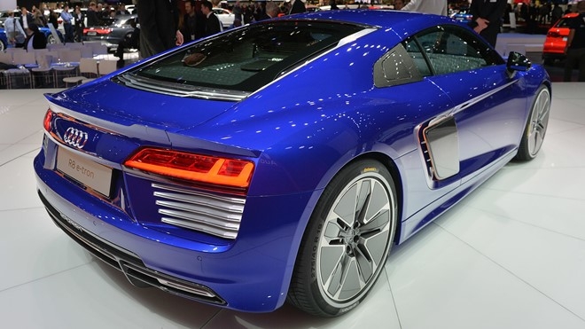 Audi khai tu sieu xe R8 e-tron hinh anh 2