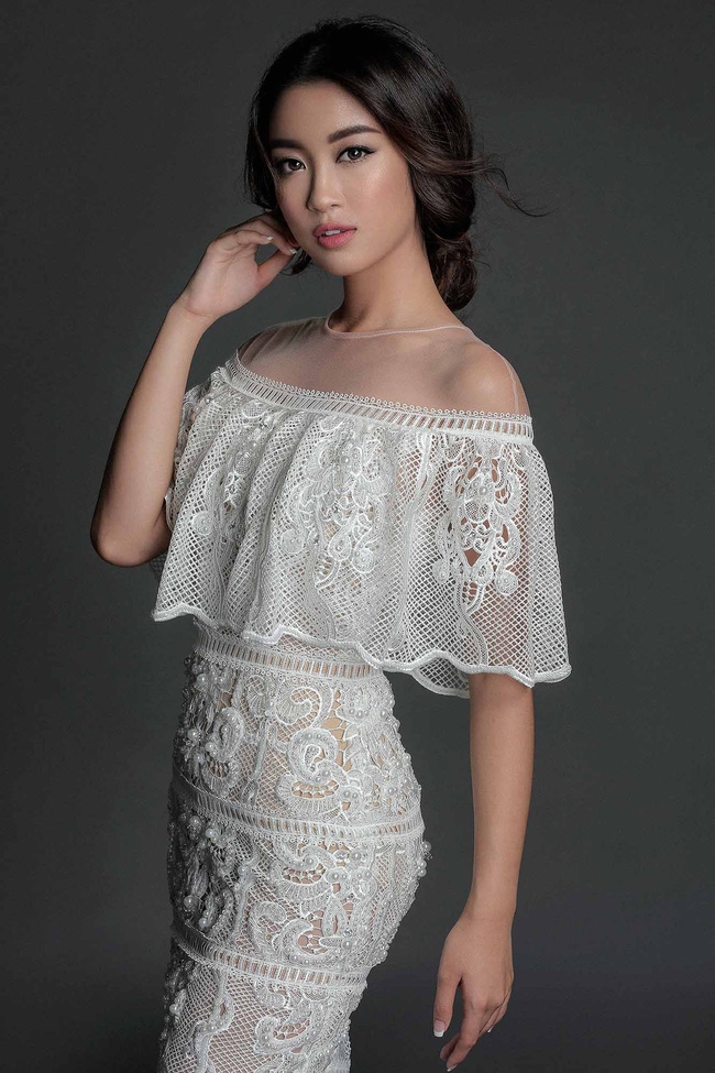 Hoa hậu Mỹ Linh hiền lành giữa dàn mỹ nhân sexy tới bến như Angela Phương Trinh, Mai Ngô, Chi Pu... - Ảnh 2. Hoa hậu Mỹ Linh hiền lành giữa dàn mỹ nhân sexy tới bến như Angela Phương Trinh, Mai Ngô, Chi Pu... - Ảnh 2.