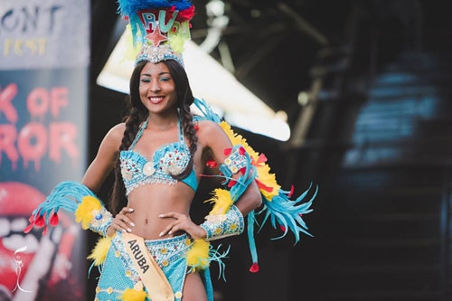 Chimay Damiany Ramos - Miss Grand Aruba trình diễn trang phục dân tộc trong đêm thi 16/10.