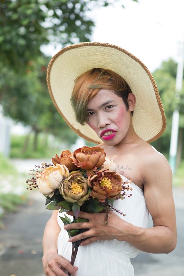 Trong căn nhà tuềnh toàng đến xác xơ của Tùng Sơn ở quê, bố mẹ đang lo lắng vì không liên lạc được với con - Ảnh 1. Trong căn nhà tuềnh toàng đến xác xơ của Tùng Sơn ở quê, bố mẹ đang lo lắng vì không liên lạc được với con - Ảnh 1.