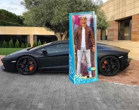 Ronaldo hoa nguoi doi, sieu xayda va tho sua xe hinh anh 2