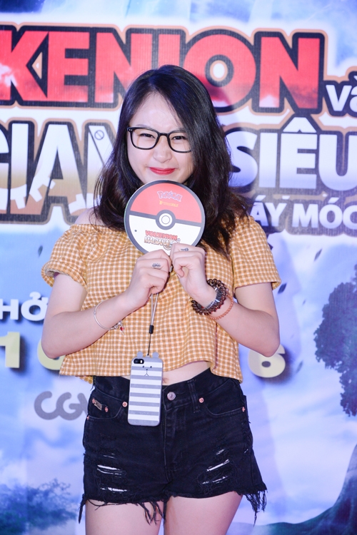 hai-con-gai-quyen-linh-lon-phong-phao-10