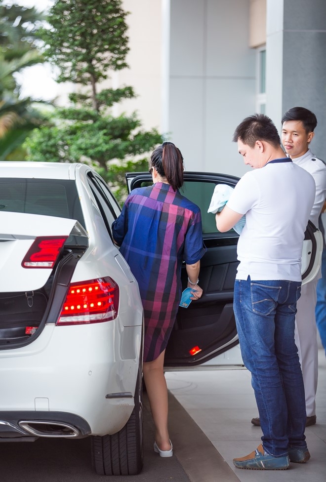 Duong Cam Lynh tuoi tan xuat vien sau sinh hinh anh 7