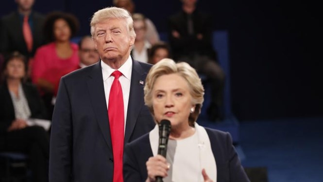 Ông Donald Trump và bà Hillary Clinton trong phiên tranh luận tổng thống Mỹ  /// Ảnh: Reuters