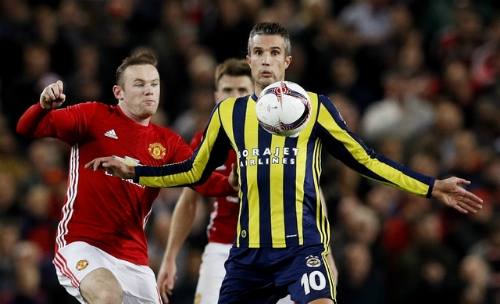 pogba-lap-cu-dup-man-utd-de-bep-doi-cua-van-persie-2
