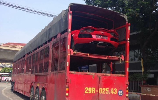 Bộ 3 siêu xe Lamborghini hơn 60 tỷ Đồng Nam tiến - Ảnh 1.