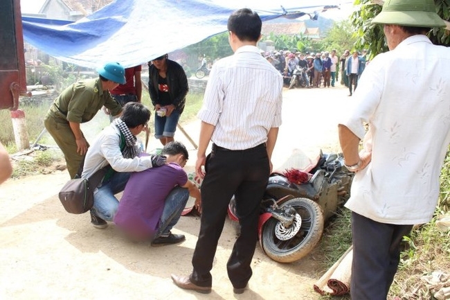 Phó Thủ tướng chỉ đạo làm rõ nguyên nhân vụ tình nguyện viên bị xe tải cán chết khi về giúp dân dọn lũ - Ảnh 1.