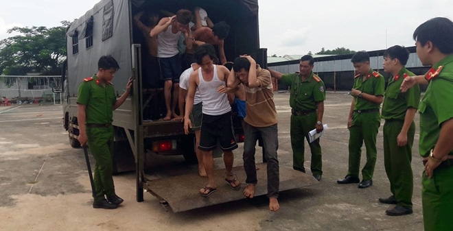 Vụ 600 học viên trốn trại: Kẻ cầm đầu rạch cổ tự tử, kích động làm loạn