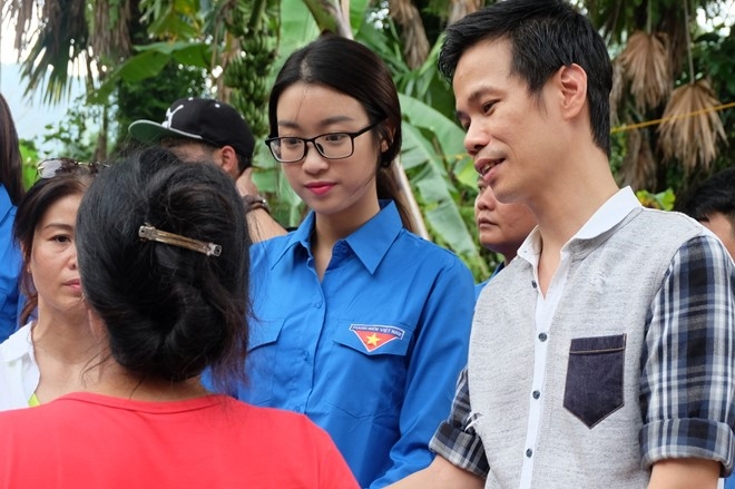 Hoa hau My Linh, a hau Thanh Tu den mien Trung lam tu thien hinh anh 3