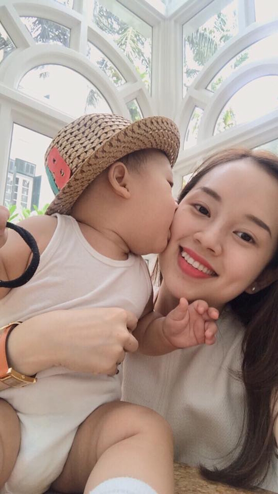 ly-kute-tung-loat-anh-dua-con-trai-di-choi-4