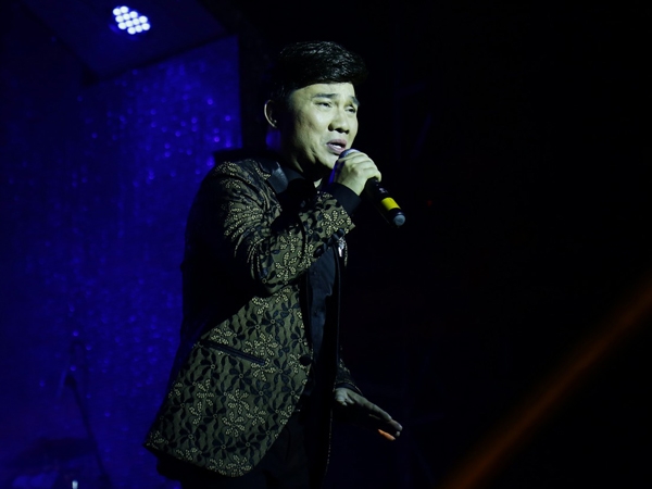 mr-dam-ban-dau-gia-chiec-tui-xach-duoc-250-trieu-dong-5