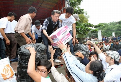 mr dam buc xuc khi bi to an chan tien tu thien hinh anh 1