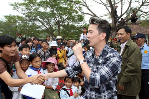 mr dam buc xuc khi bi to an chan tien tu thien hinh anh 2