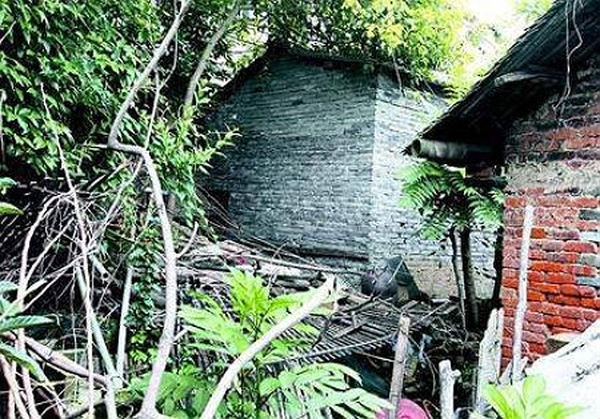 nhốt trong hầm