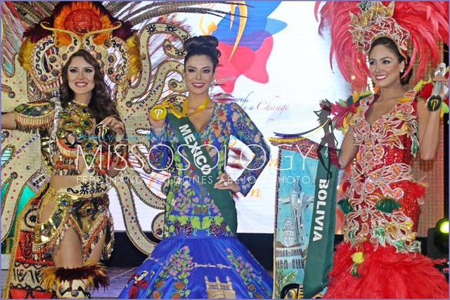  Ba hoa hậu giành huy chương vàng, bạc và đồng phần thi trình diễn trang phục dân tộc của nhóm thí sinh khu vực châu Mỹ 
